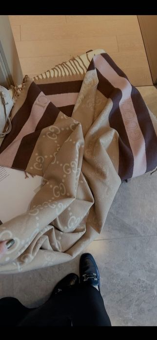 Esarfa-fular Gucci, model 2026, 3 modele