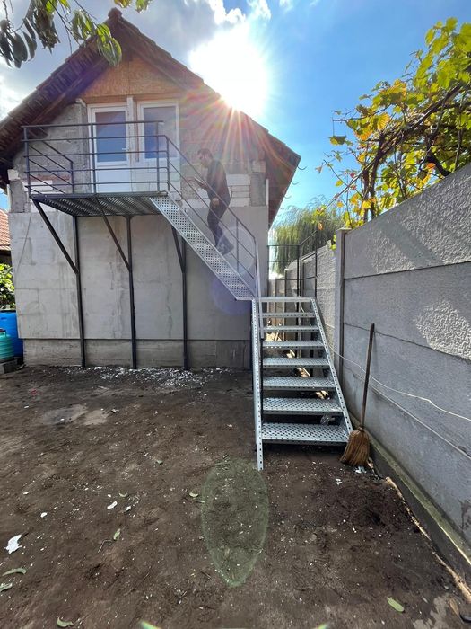 Scări metalice zincate