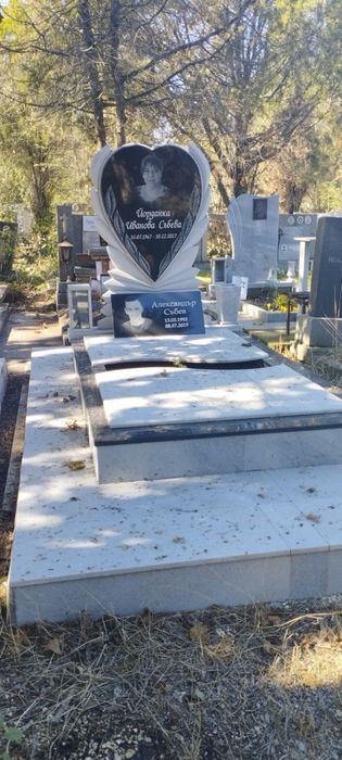 Изработка и монтаж на паметници