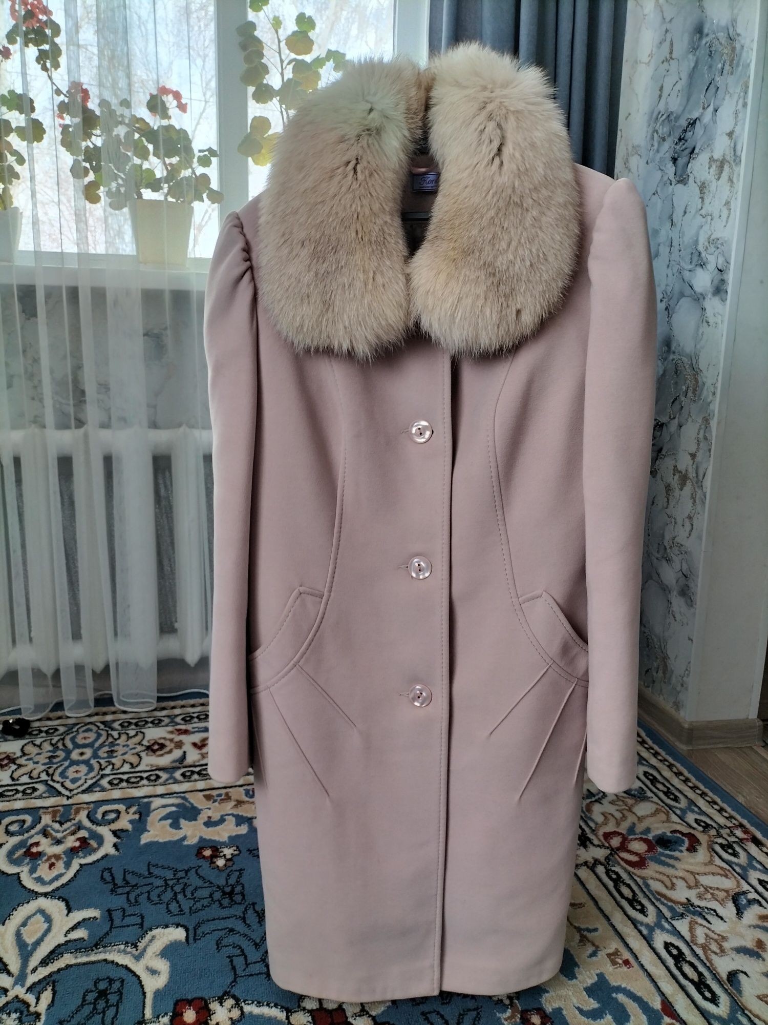 Продается пальто женское