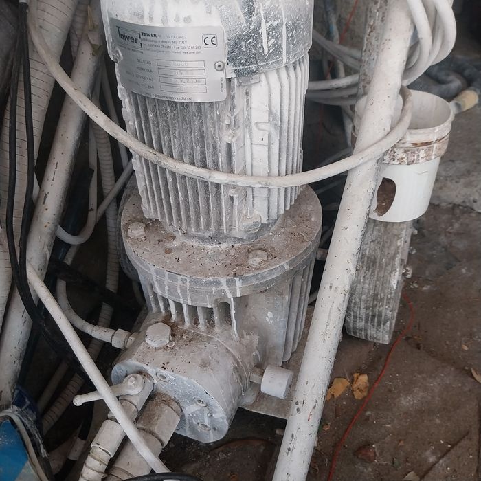 Vând pompe de lavabil