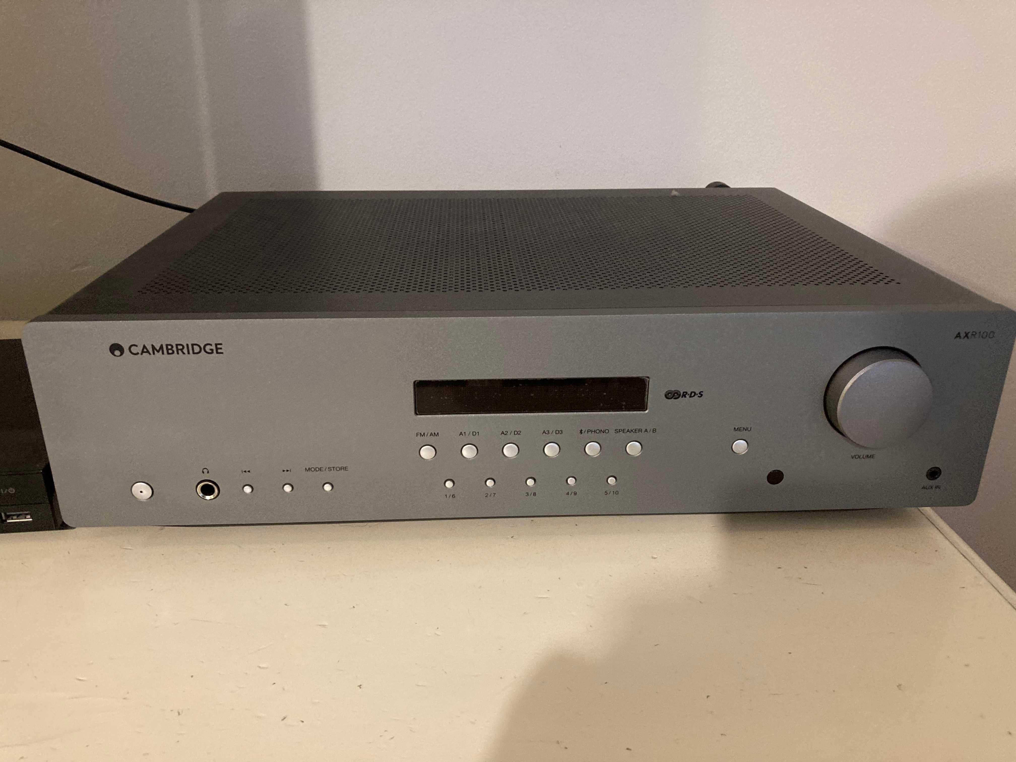 De vazare amplificator integrat Cambridge Audio AXR100