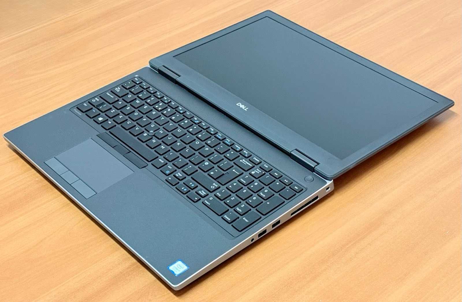 Core i7-9750H/32GB/512GB SSD/Quadro T1000 4GB/15.6" FHD IPS/Dell 7540
