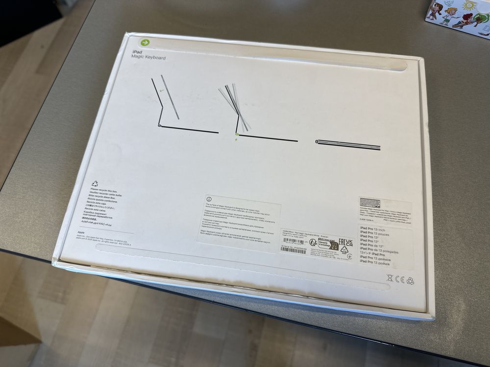 Magic Keyboard for iPad Pro 13‑inch (M4), Бял - нов