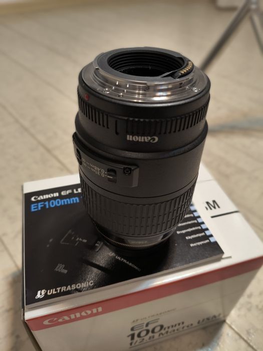 Canon EF 100mm f 2.8 Macro USM