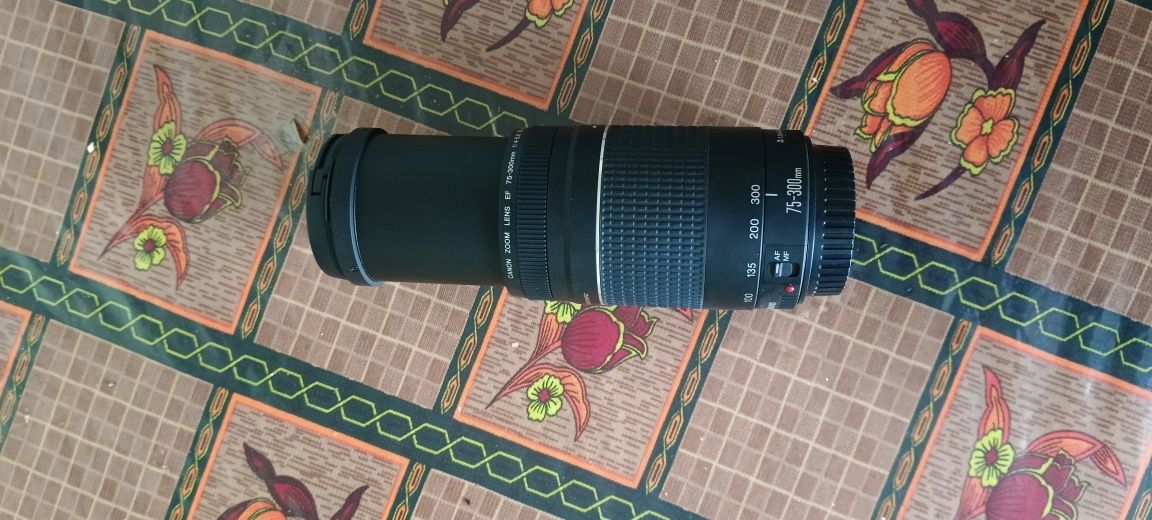 Canon 75-300mm sotiladi