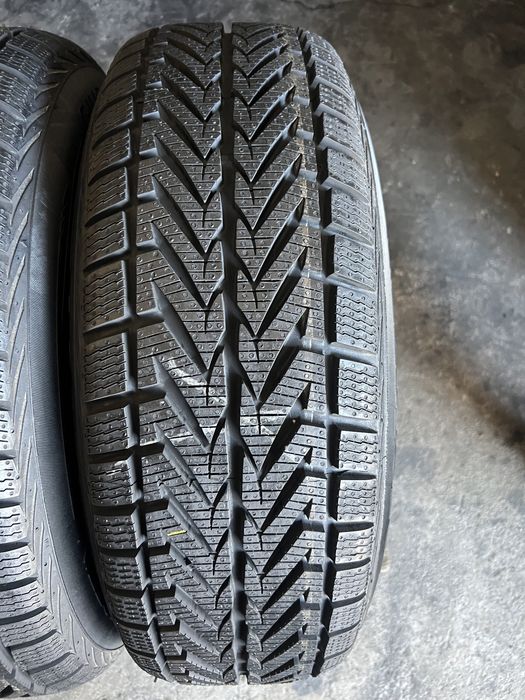 2 anvelope de iarna 215/65/16 Vredestein Profil Nou!
