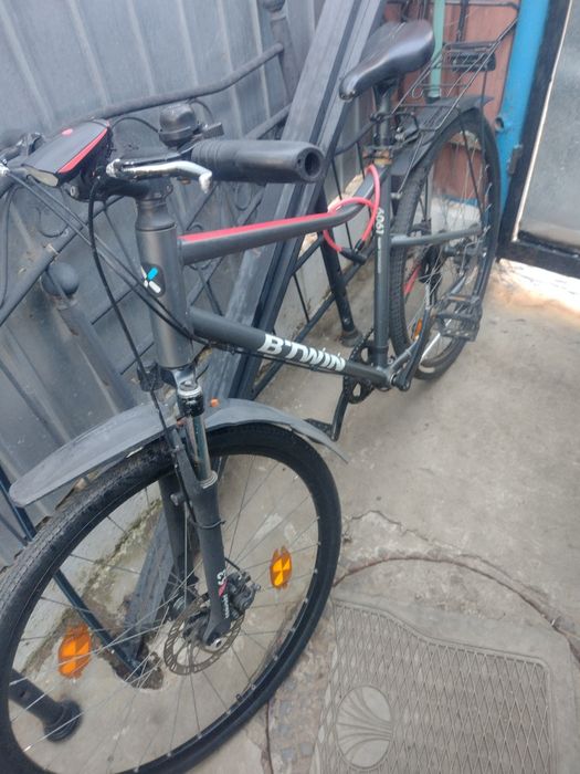 Bicicleta polivalentă în stare bună