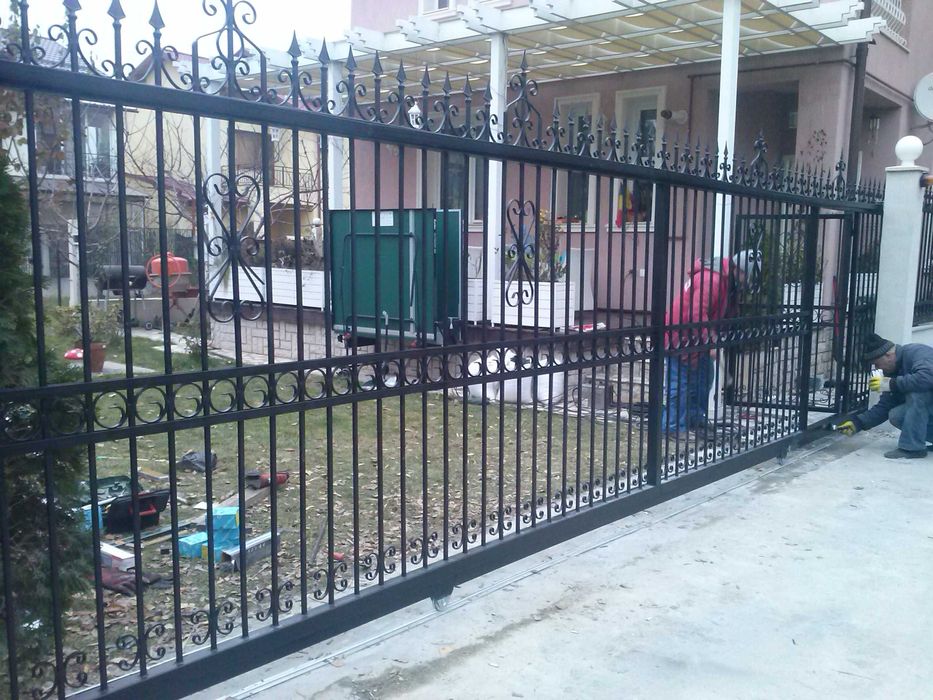 Porti garduri fier forjat teava patrata rotunda confectii metalice