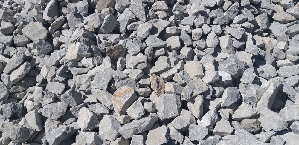 Piatră spartă pentru terasamente .