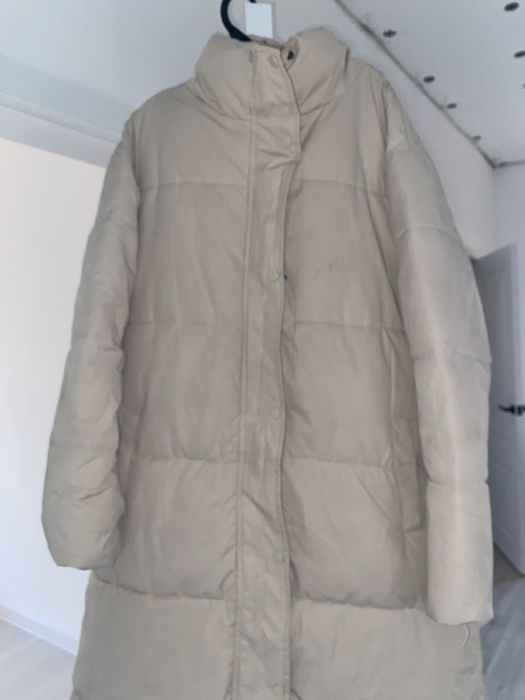 Бежевое длинное куртка