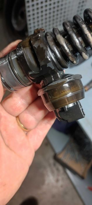 Injector volkswagen vw passat b6 1.9 TDI BLS cod 038130073bn CS