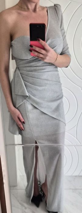 Официална рокля от бляскава материя