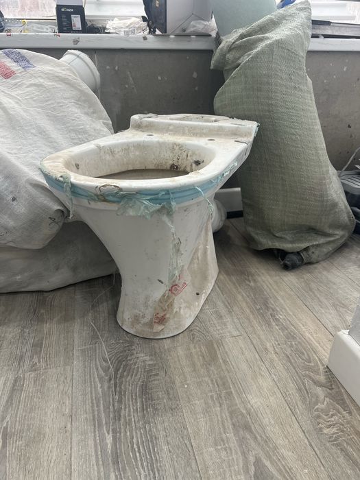 Продам унитаз для ремонта