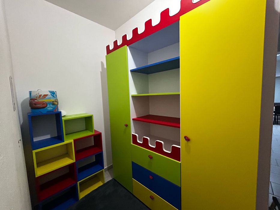 Set camera copil inspirat de lightining McQueen:Dulap,covor,perdele