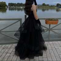 Черна бална рокля и ръкавици