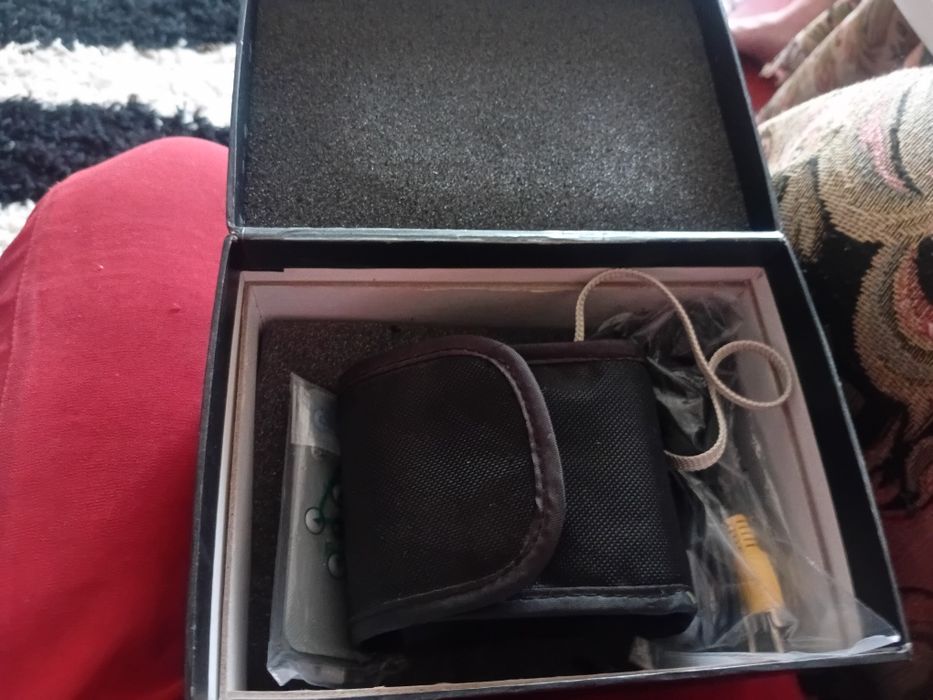 Продам видео камеру с пультом в коробке  все есть