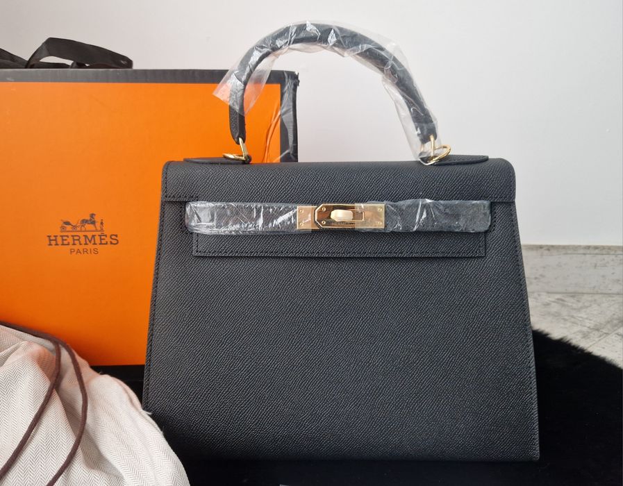 Hermes Kelly 28 Black Gold Hardware