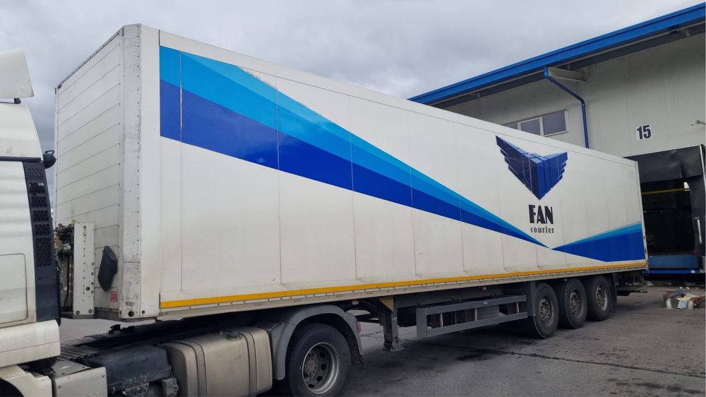 Semiremorca Box  Izoterma  Dry Schmitz Krone