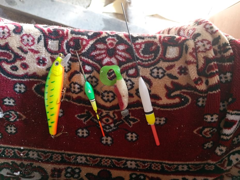 Vând tot ce se vede