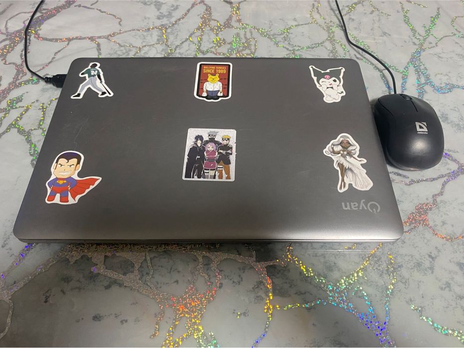 Нутбук oyan хорошая качество все работает