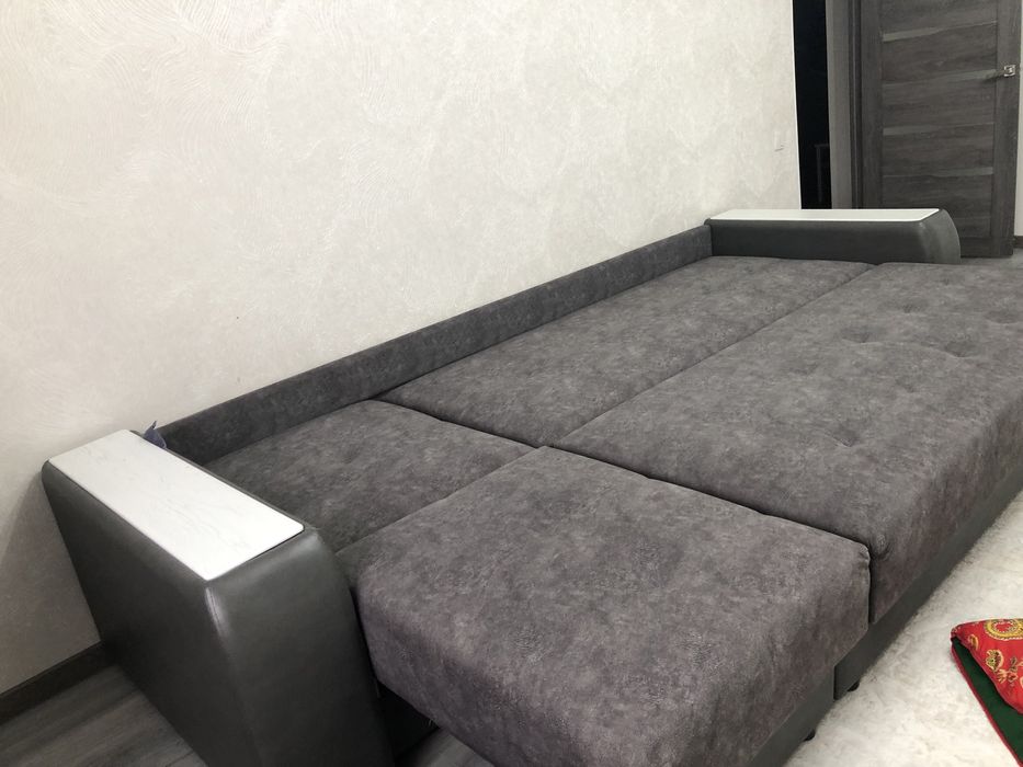 Продам диван в зал