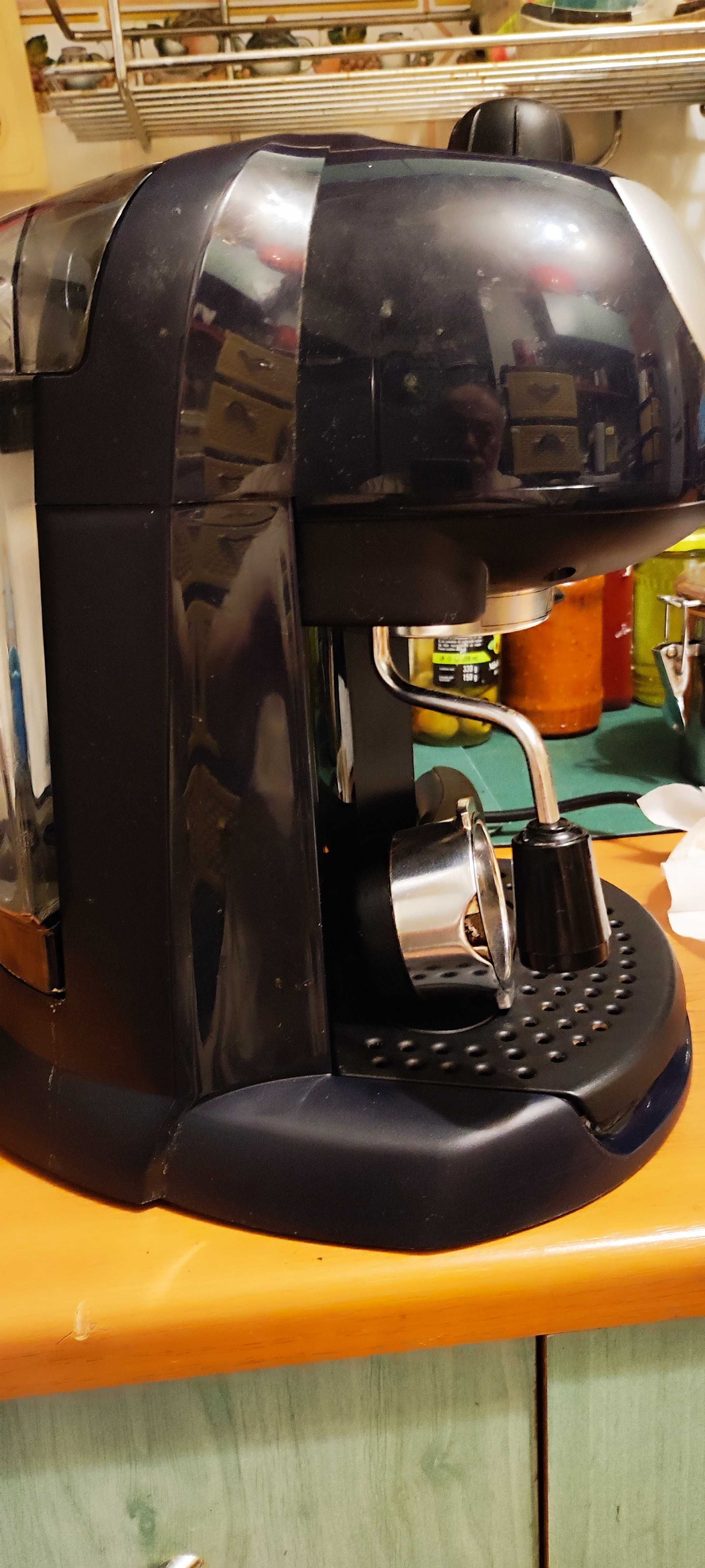 Espressor DeLonghi EC191CD – Cafea ca la barista, direct acasă!