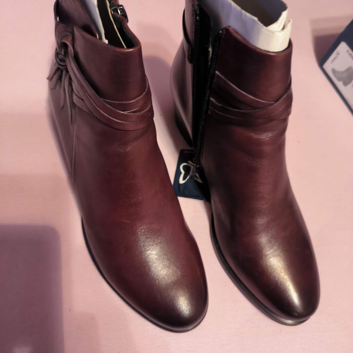 Елегантни боти Caprice естествена кожа