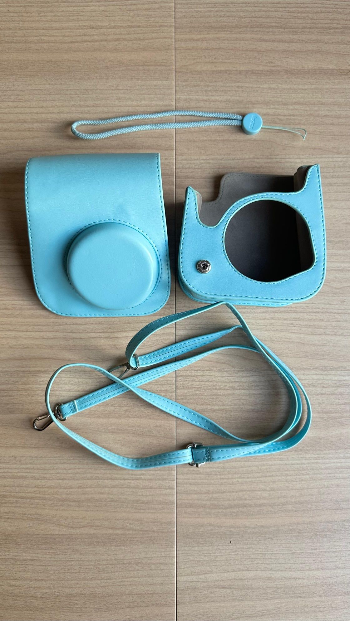 Продам Instax Mini 11, голубой — отличное состояние
