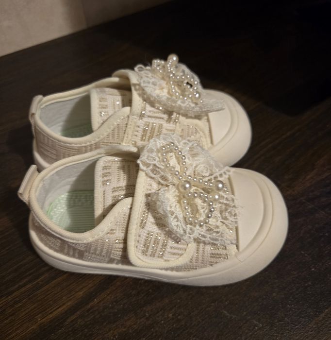 Нови обувки за повод номер 26