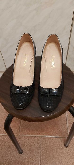 Pantofi negri din piele