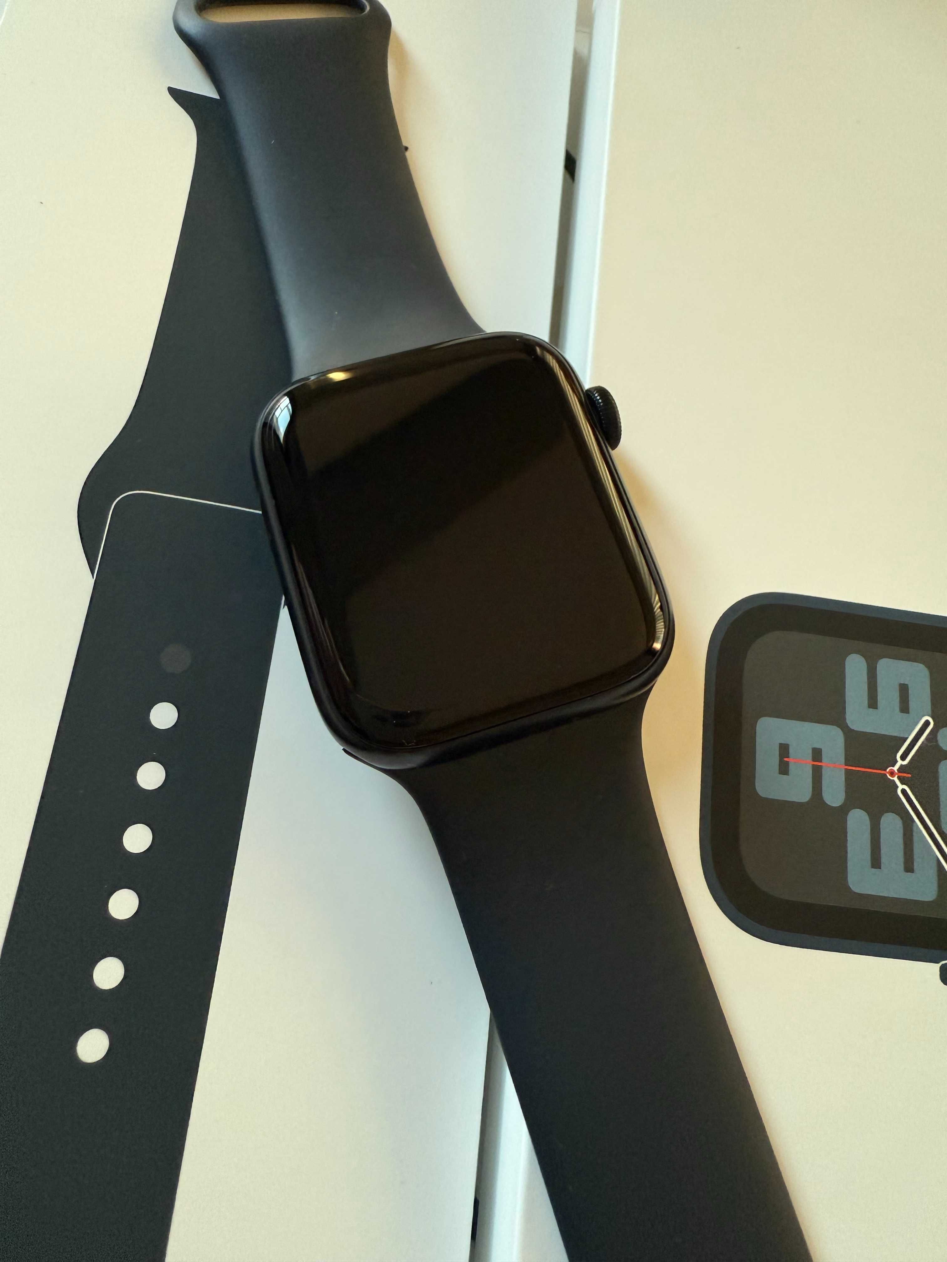 Apple Watch SE2 GPS 44mm Midnight - в гаранция