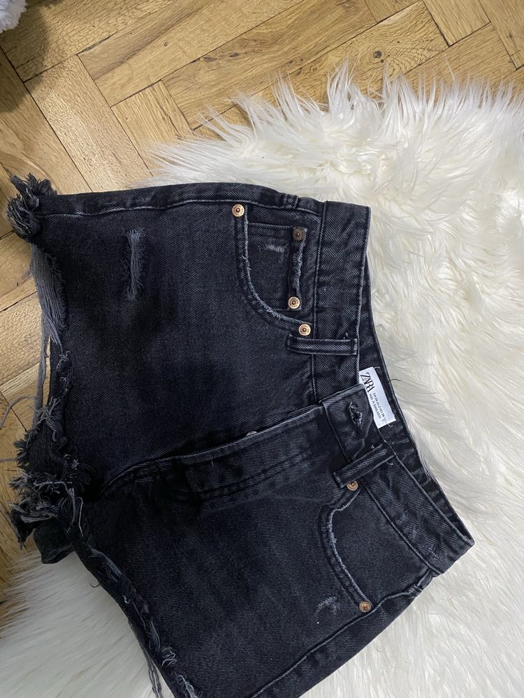 Zara къси панталонки и пола