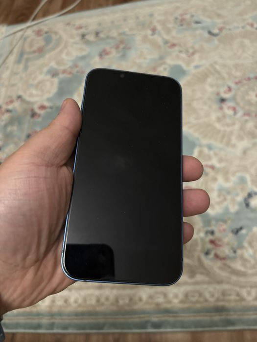 Продам Iphone 13.