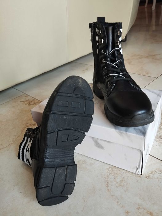 Леки и удобни дамски боти.