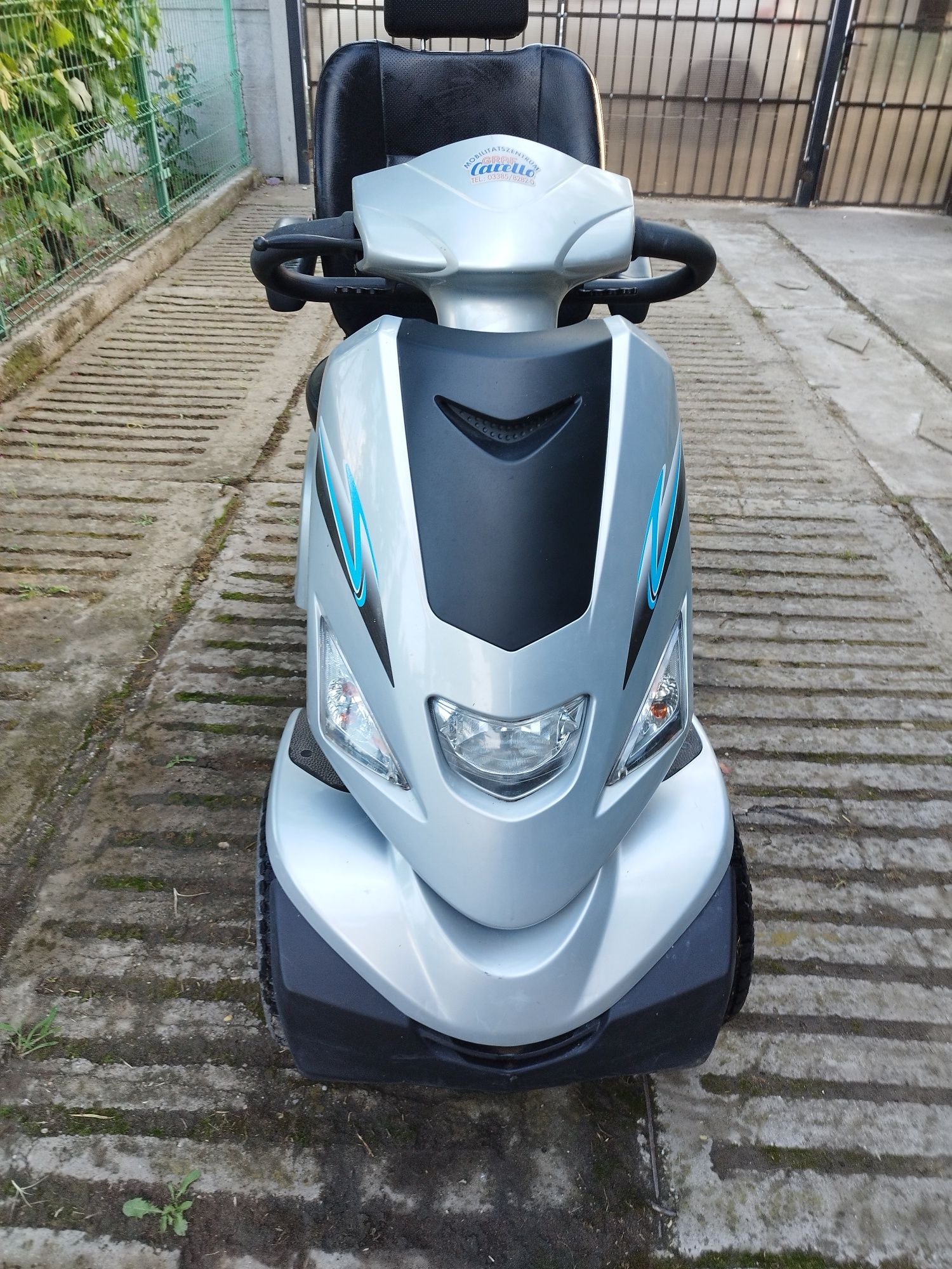 Moped electric pentru persoane cu dizabilități