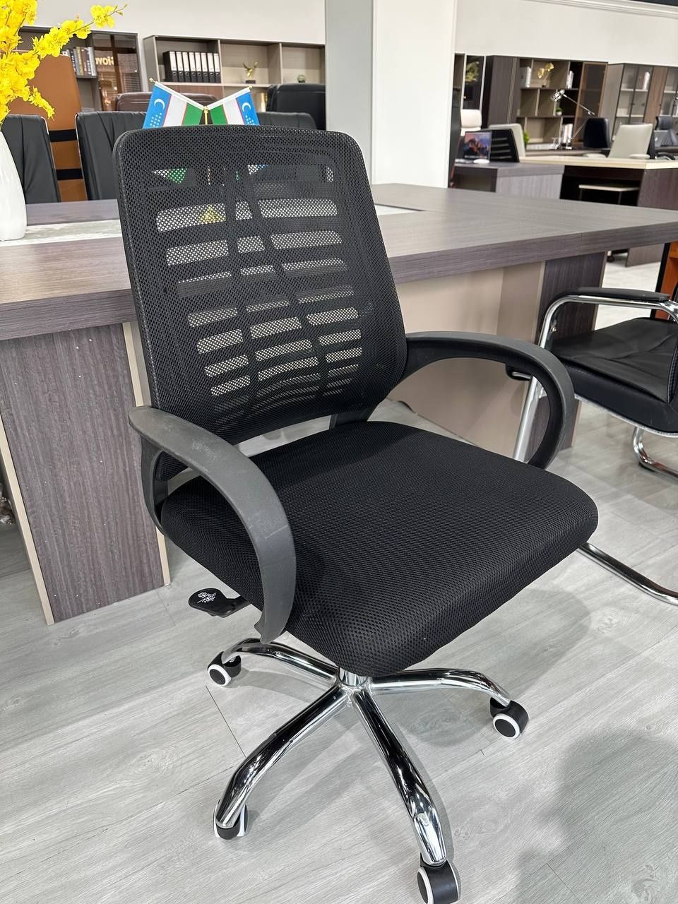 Офисное кресло для персонала модель 004