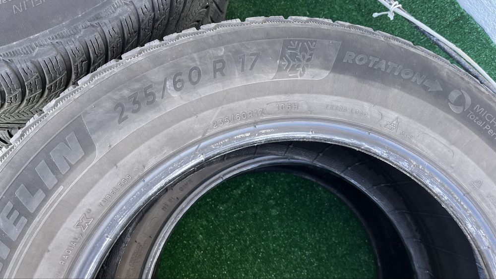 Зимни гуми 4 бр. Michelin 235/60  R17 с цена за комплекта 100 лв
