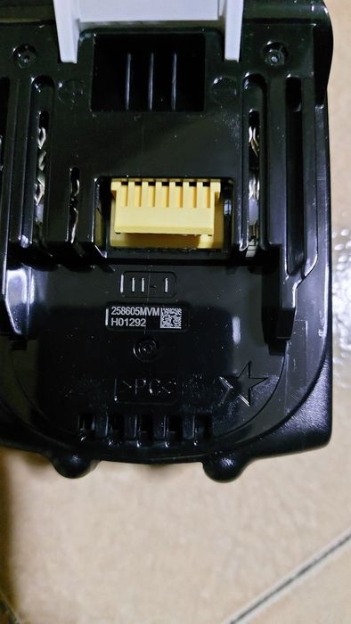 Acumulatorii 5Ah şi incarcator rapid Makita Original