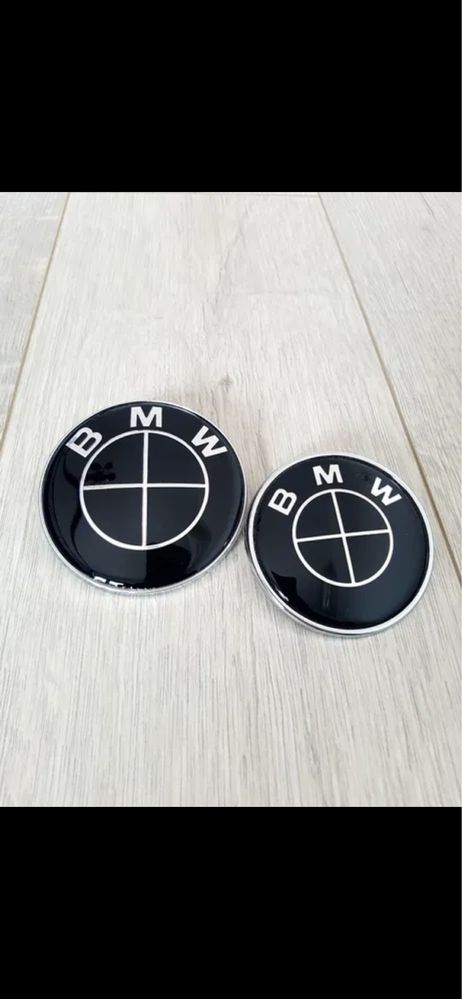 Emblema Sigla Stema Bmw neagra capota/portbagaj