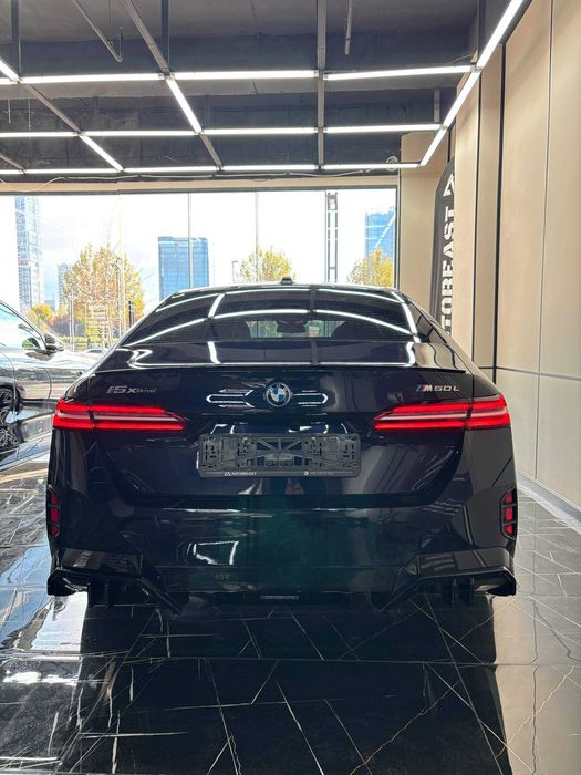 BMW i5 50L M sport sotuvga tayyor srochna