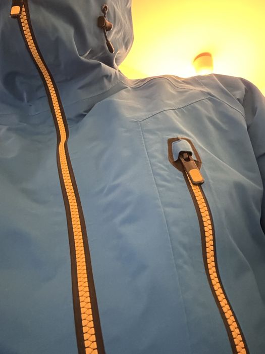 яке и панталон AK