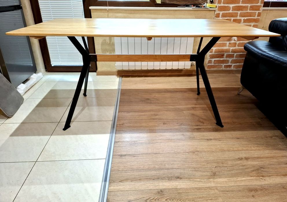 Трапезна маса от дъб масив с метални крака - 160 / 90 / Височина 75 с