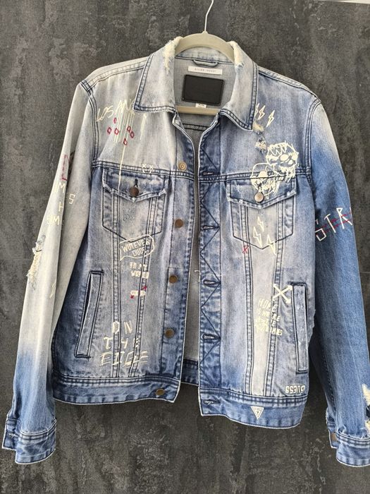 Geaca Guess din blug