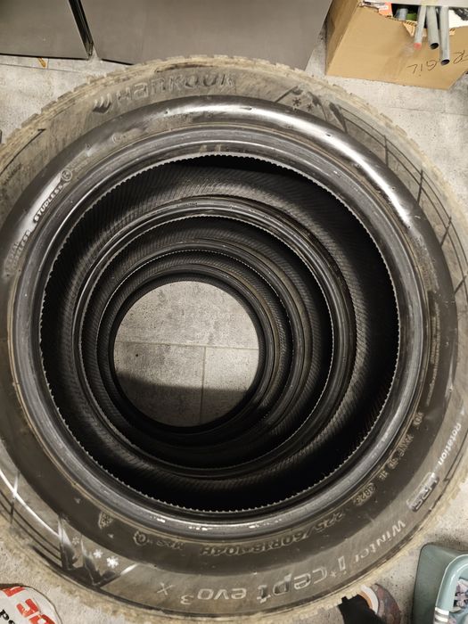Vand 4 anvelope de iarna Hankook, 225/60 R18 104 H, runflat