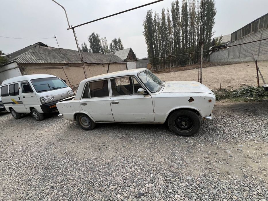 Vaz 2101 sotiladi