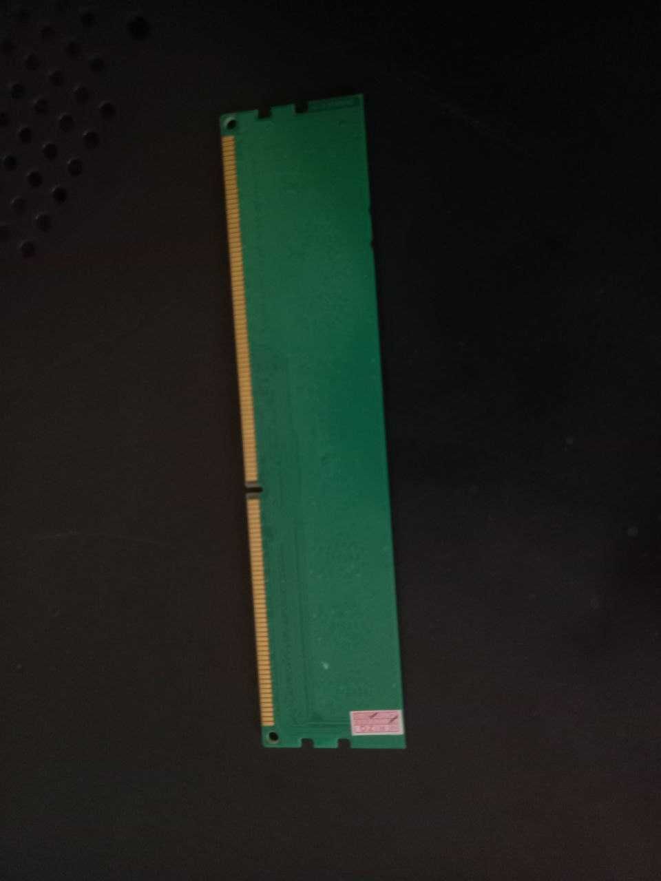 Модель

RAMAXEL 2GB DDR3 1600MHz  PC3 12800
