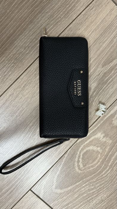 Оригинално портмоне Guess