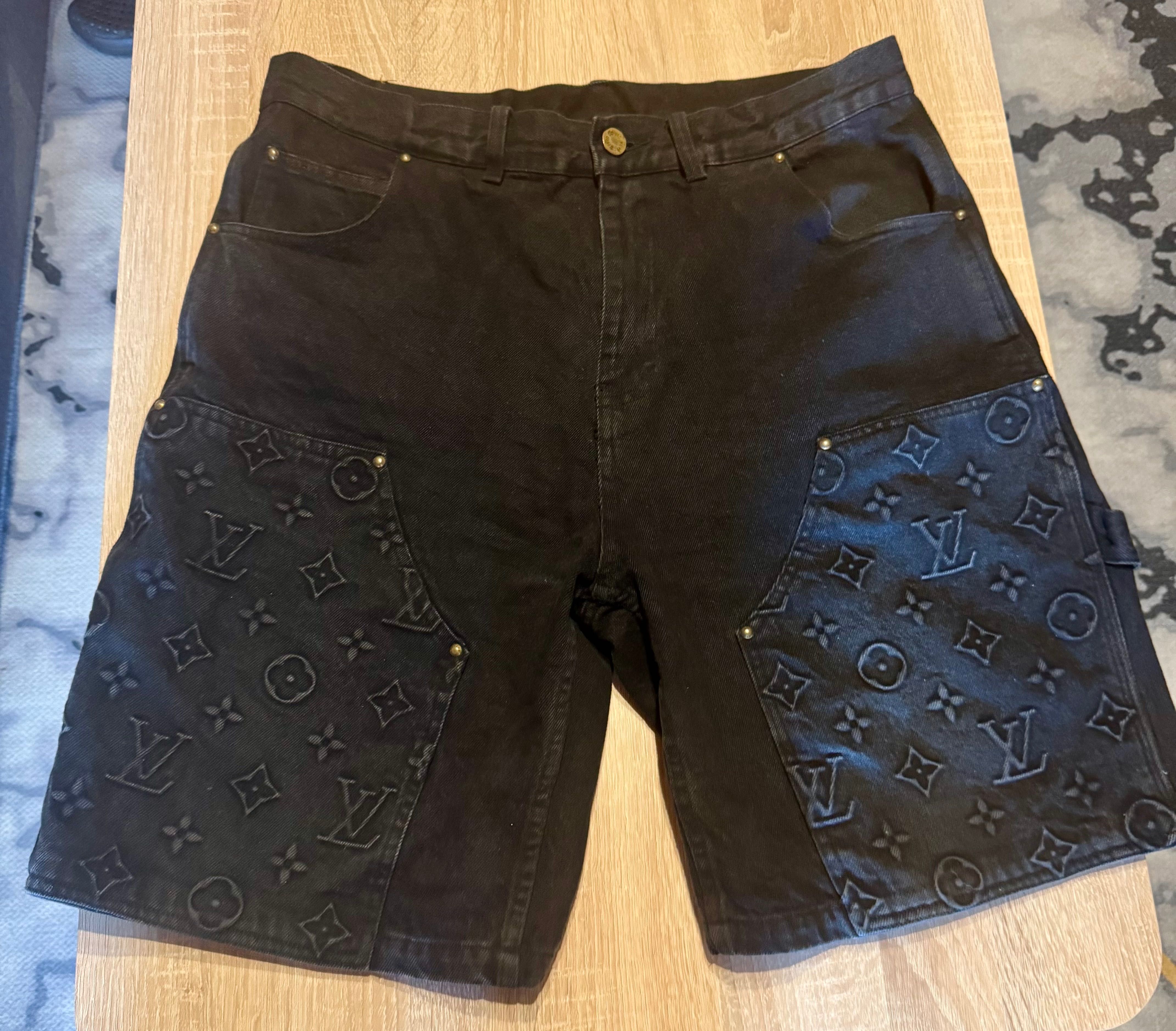 Louis Vuitton , два чифта , по 170 лв. За брой , oversize, L размер