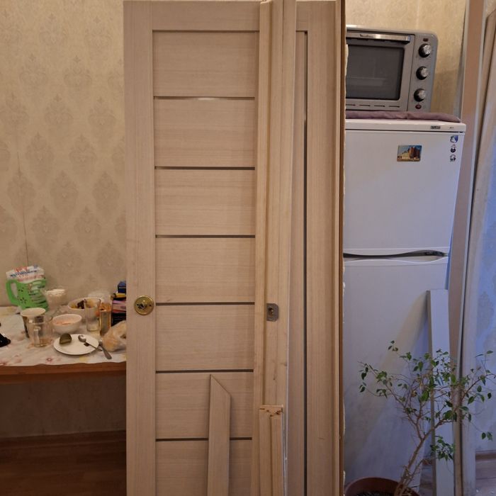 Продаю двери бу по д